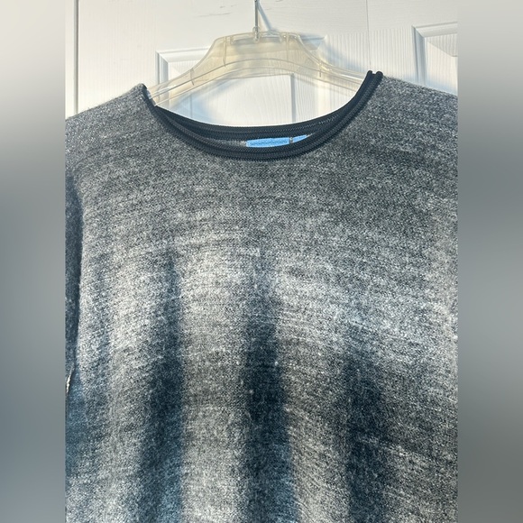 Simply Vera Wang high-low hem long sleeve sweater Size S - Picture 3 of 6